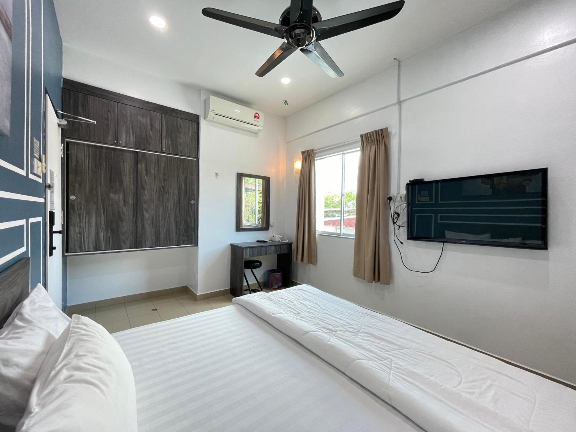 Mr Homestay Hotelstyle Room Телук-Інтан Екстер'єр фото